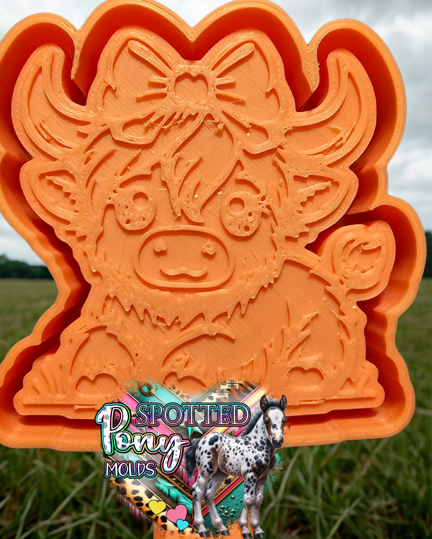 Highland Cow with Bow Mold