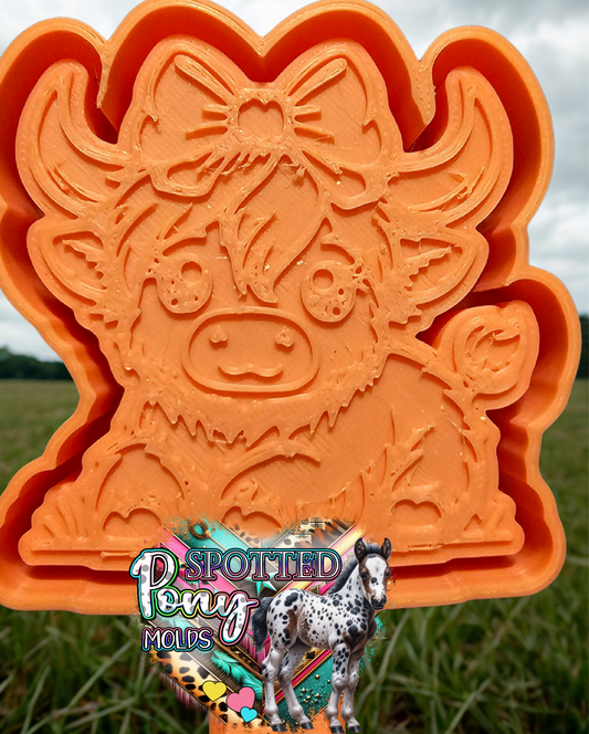 Highland Cow with Bow Mold