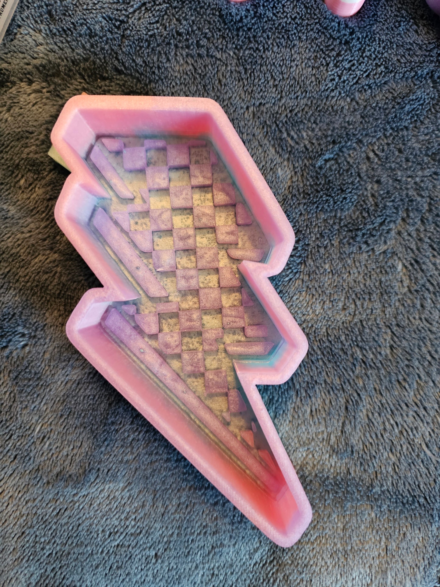 Checkered Lightning Bolt Mold