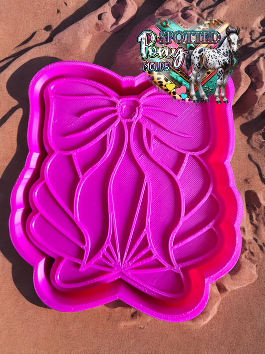 Shell with Bow Mold
